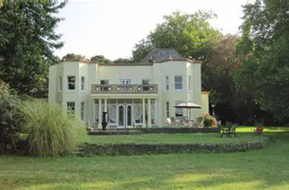 Ellerslie House - outside view of care home