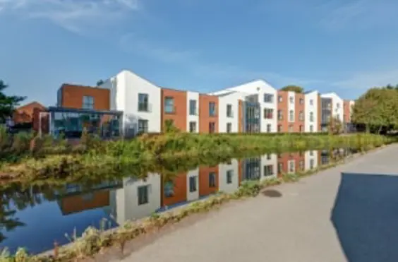 Canal Vue - outside view of care home