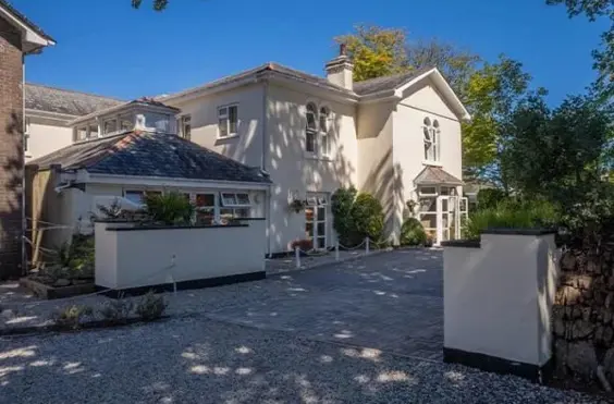 Sunnymeade Quality Care - outside view of care home