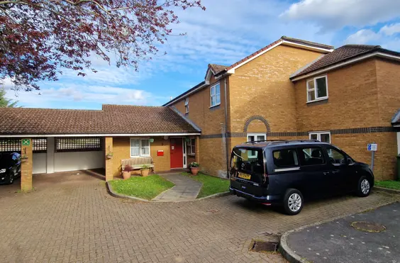 5 Winston Court - An outside view of the home