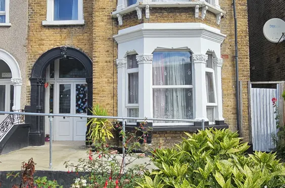 Rosenmanor 1 - An outside view of the home